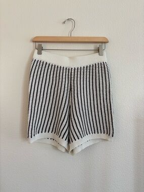 DISSH shorts size small